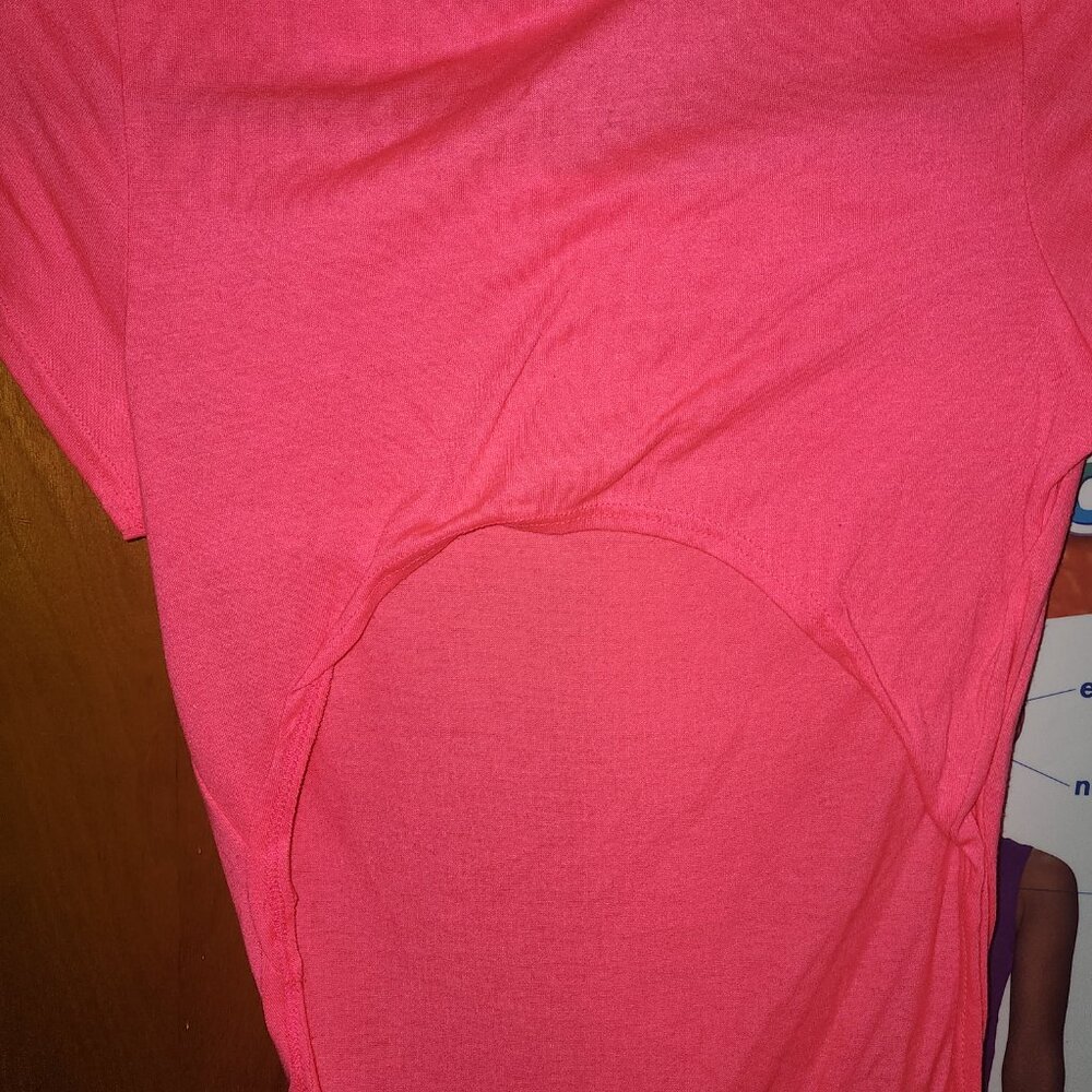 Backless shirt - Picture 2 of 2